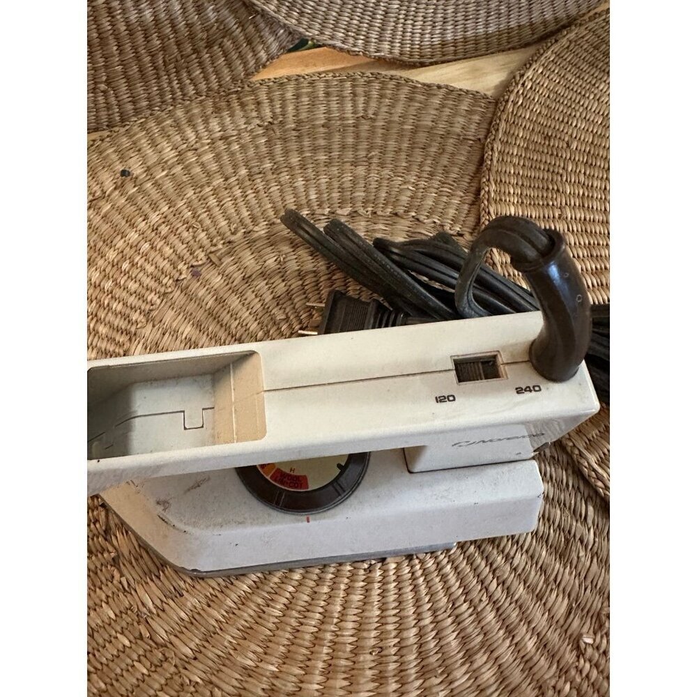 Vintage Norelco Travel Iron – Model 1635 - Picture 5 of 9